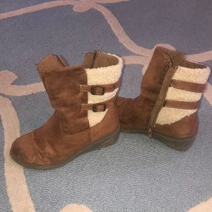 Brown fashion boots